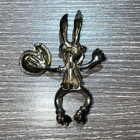 VINTAGE BUGS BUNNY Rare Baseball Catcher Brooch Collectible Pin 2” - Picture 4 of 5